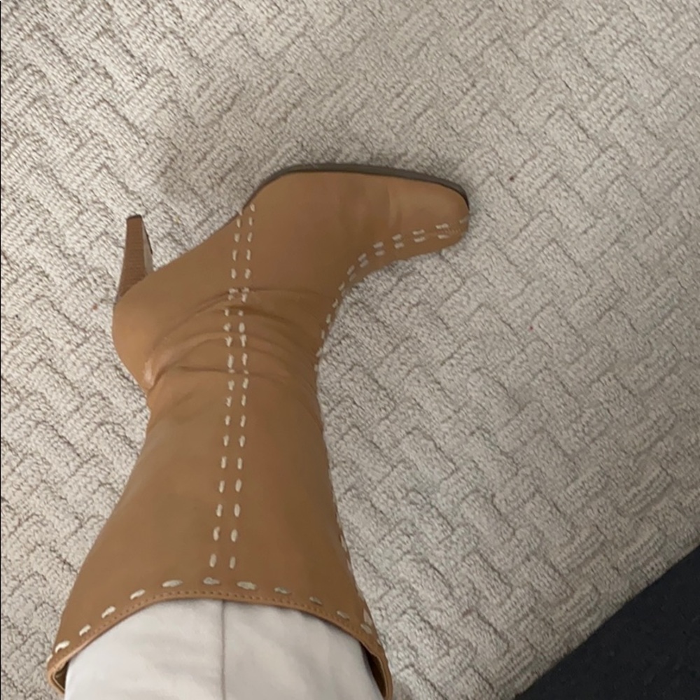 cute 2000s boots! very comfortable!